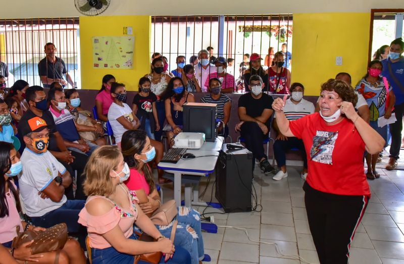 Entrega de material didático e apresentação de projeto na EMEF Domiciano de Farias, Ilha Grande