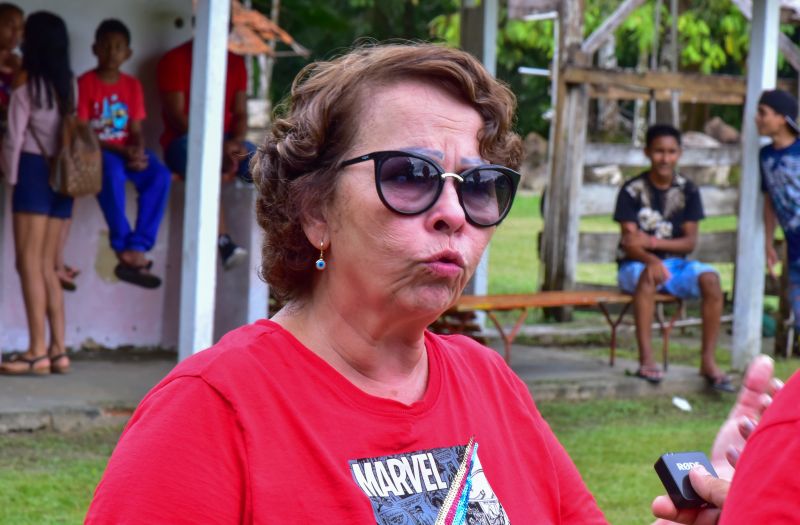 Entrega de material didático e apresentação de projeto na EMEF Domiciano de Farias, Ilha Grande