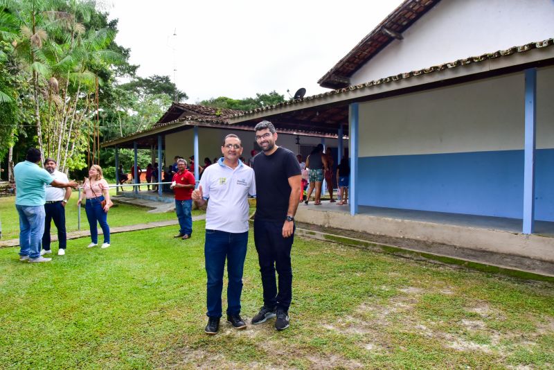 Entrega de material didático e apresentação de projeto na EMEF Domiciano de Farias, Ilha Grande