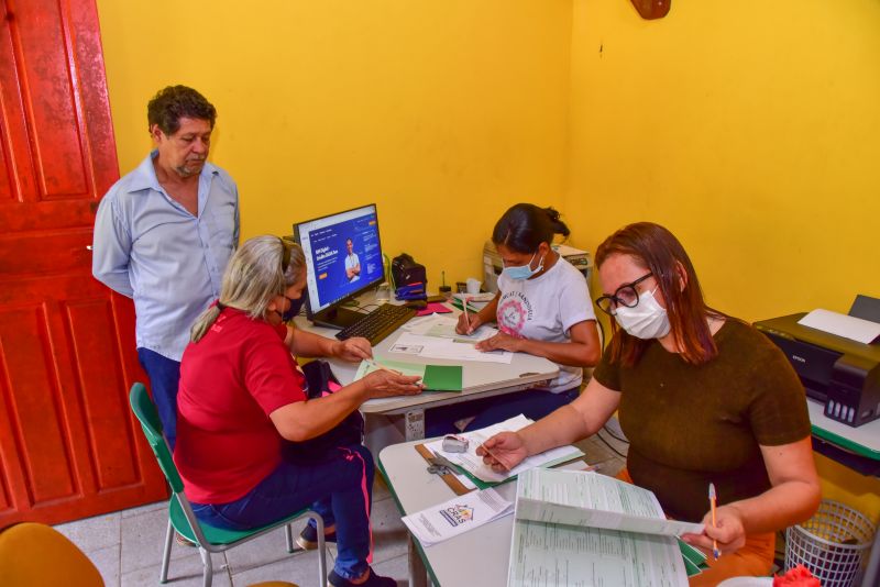 Entrega de material didático e apresentação de projeto na EMEF Domiciano de Farias, Ilha Grande