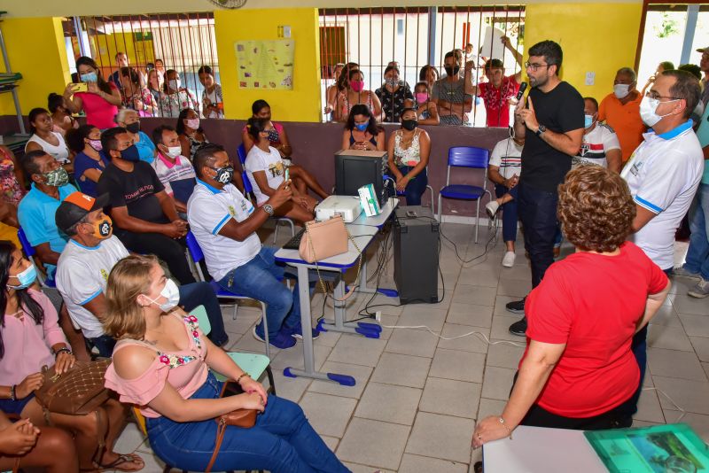 Entrega de material didático e apresentação de projeto na EMEF Domiciano de Farias, Ilha Grande