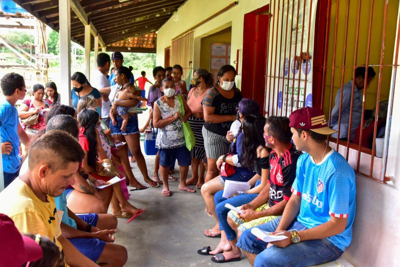 Entrega de material didático e apresentação de projeto na EMEF Domiciano de Farias, Ilha Grande