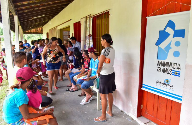 Entrega de material didático e apresentação de projeto na EMEF Domiciano de Farias, Ilha Grande