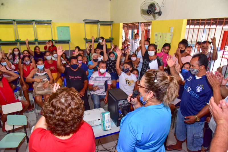 Entrega de material didático e apresentação de projeto na EMEF Domiciano de Farias, Ilha Grande