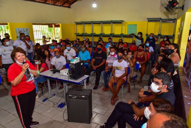 Entrega de material didático e apresentação de projeto na EMEF Domiciano de Farias, Ilha Grande