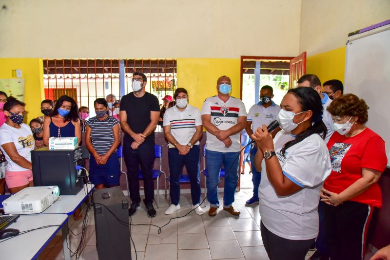 Entrega de material didático e apresentação de projeto na EMEF Domiciano de Farias, Ilha Grande