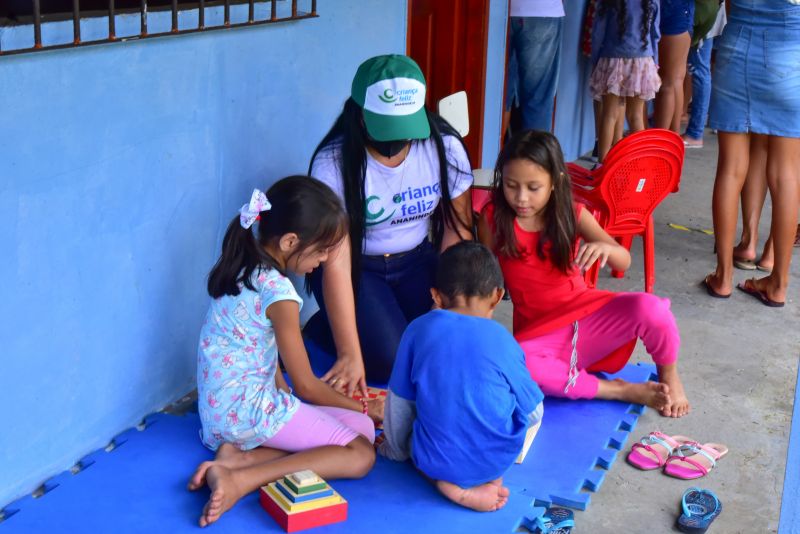 Entrega de material didático e apresentação de projeto na EMEF Domiciano de Farias, Ilha Grande