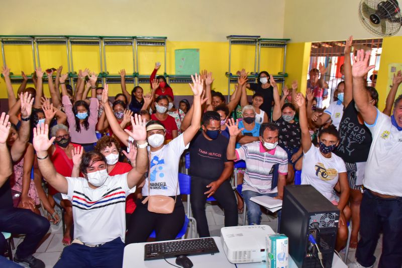 Entrega de material didático e apresentação de projeto na EMEF Domiciano de Farias, Ilha Grande