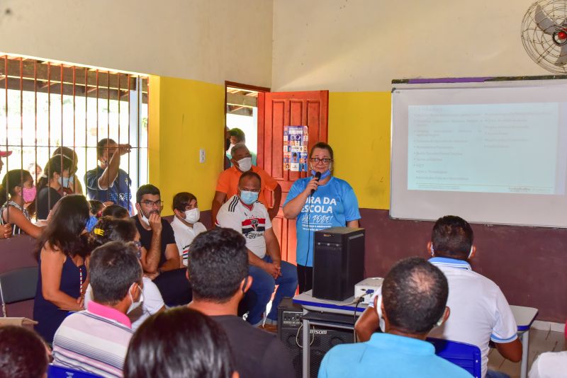 Entrega de material didático e apresentação de projeto na EMEF Domiciano de Farias, Ilha Grande