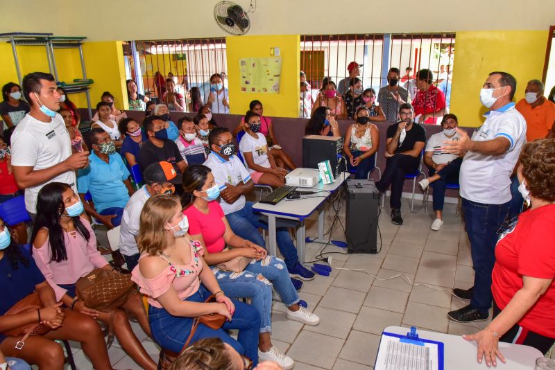 Entrega de material didático e apresentação de projeto na EMEF Domiciano de Farias, Ilha Grande