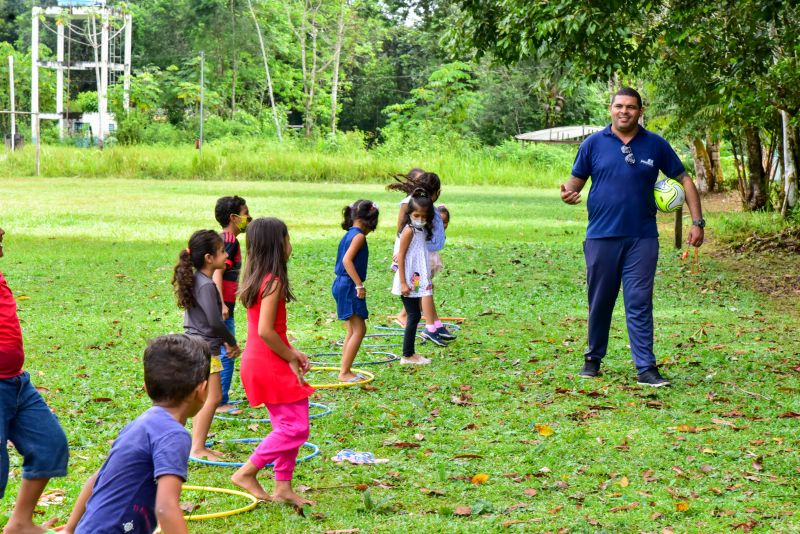 Entrega de material didático e apresentação de projeto na EMEF Domiciano de Farias, Ilha Grande