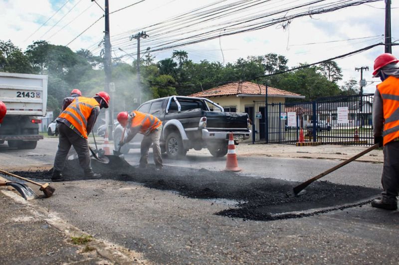 Tapa buracos na Rodovia Mário Covas