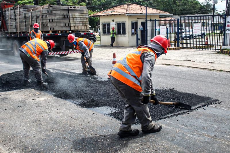 Tapa buracos na Rodovia Mário Covas