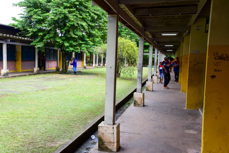 Assinatura  de Ordem de serviço  para manutenção predial da Escola Estadual de Ensino Fundamental e Médio  Prof° Maria Araújo Figueiredo