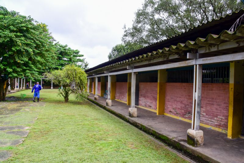 Assinatura  de Ordem de serviço  para manutenção predial da Escola Estadual de Ensino Fundamental e Médio  Prof° Maria Araújo Figueiredo