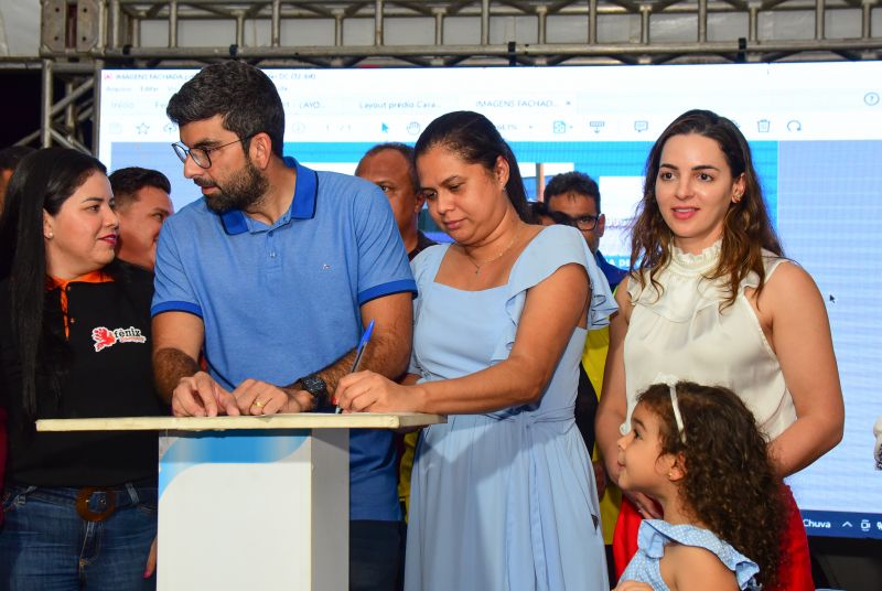 Assinatura da O.S para construção da casa da Mulher Brasileira