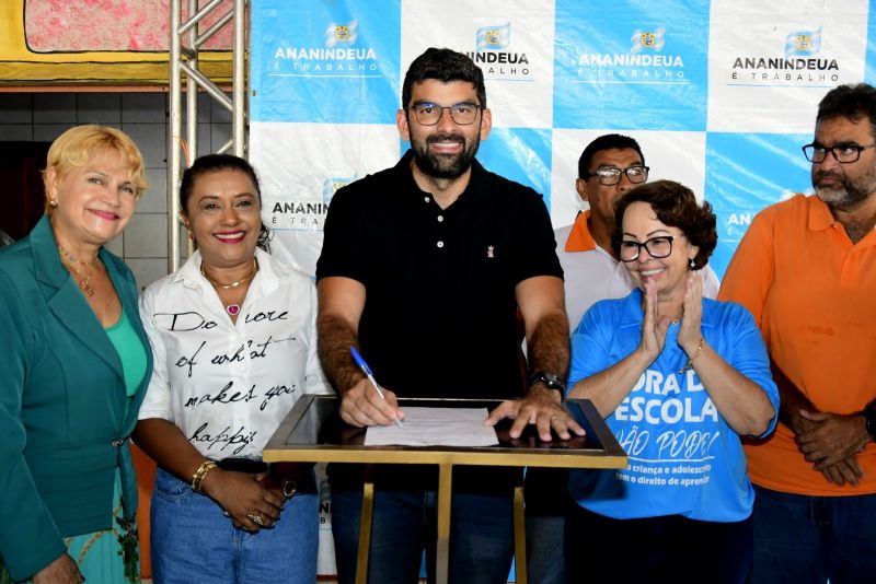 Assinatura de O.S para Revitalização da Unidade de Educação Senador Alvaro Adolfo no bairro Guanabara