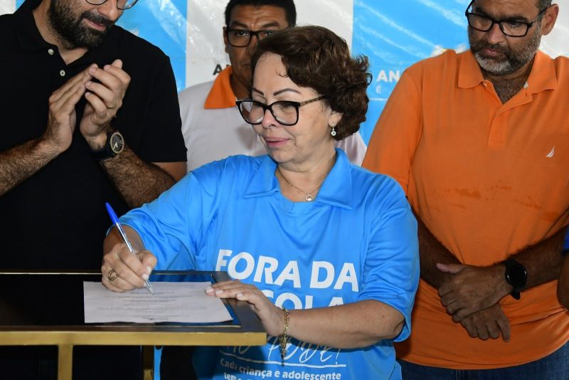 Assinatura de O.S para Revitalização da Unidade de Educação Senador Alvaro Adolfo no bairro Guanabara