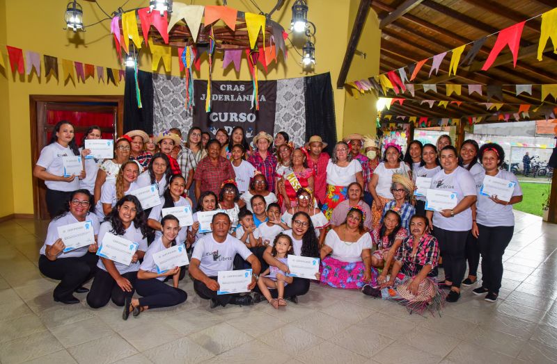 Cerimônia de Enceramento do curso de Libras no Cras Jaderlândia