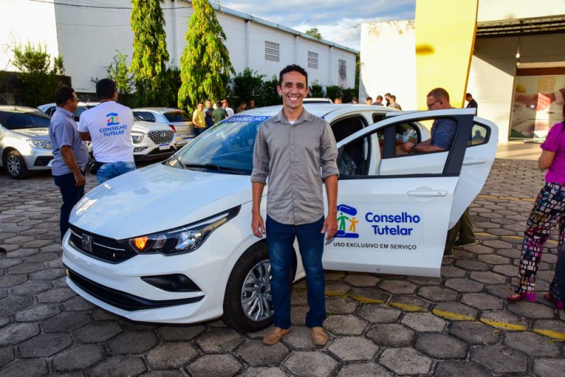 Entrega de um carro para o conselho Tutelar II