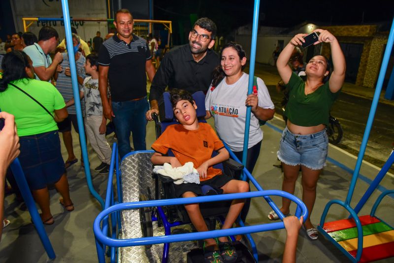 Inauguração da praça Paulo Ferreira revitalizada e adaptada com brinquedos para pessoas com deficiência