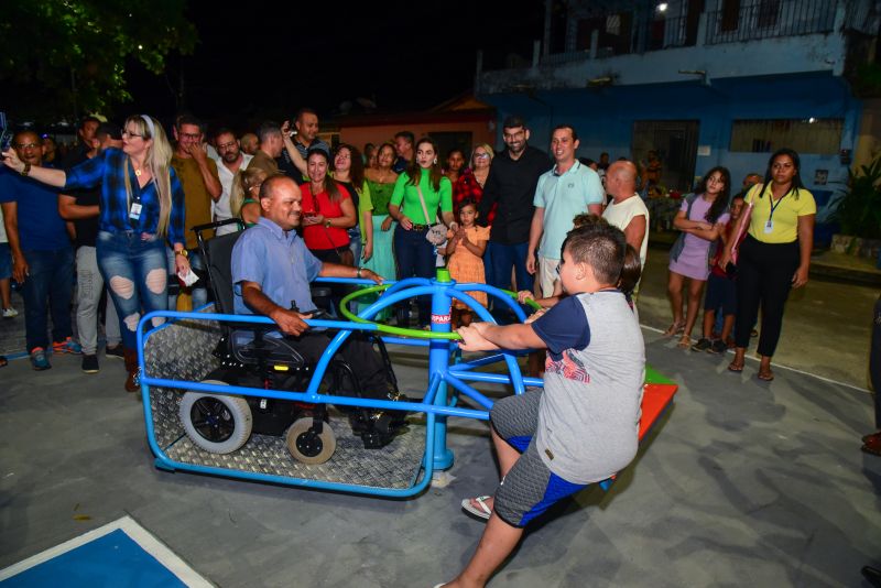 Inauguração da praça Paulo Ferreira revitalizada e adaptada com brinquedos para pessoas com deficiência