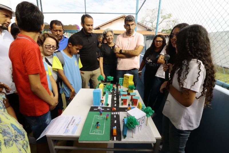 Entrega da EMEF PE. Gabriel Bulgarelli na av Cláudio Sanders bairro Centro