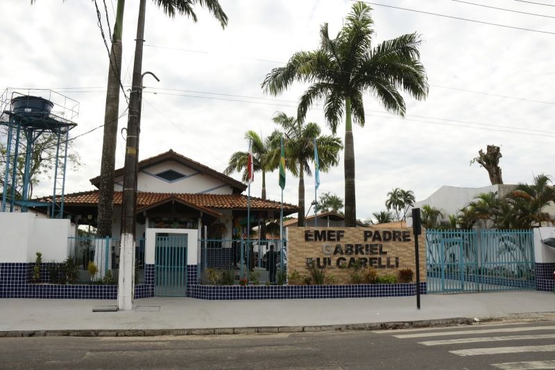 Entrega da EMEF PE. Gabriel Bulgarelli na av Cláudio Sanders bairro Centro