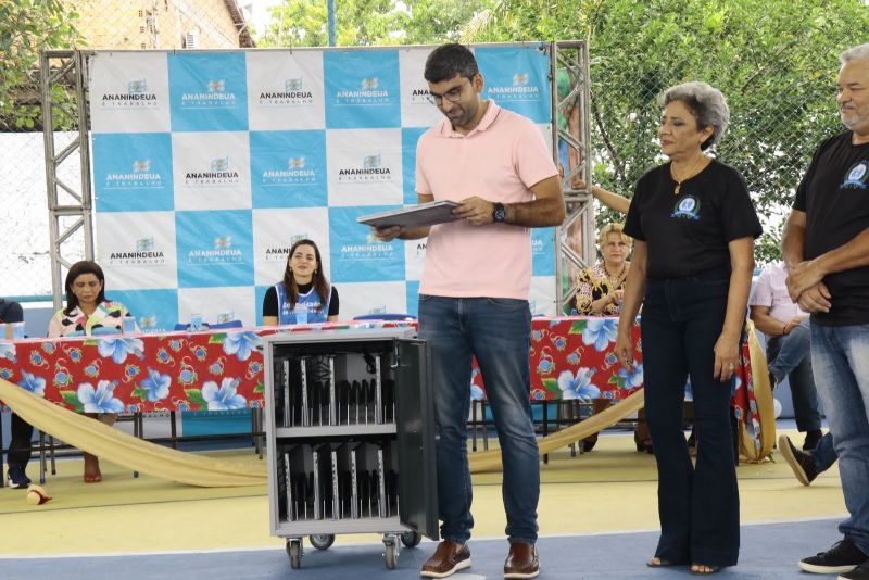 Entrega da EMEF PE. Gabriel Bulgarelli na av Cláudio Sanders bairro Centro