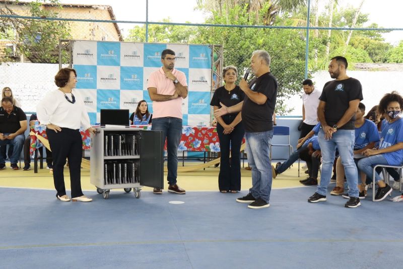 Entrega da EMEF PE. Gabriel Bulgarelli na av Cláudio Sanders bairro Centro