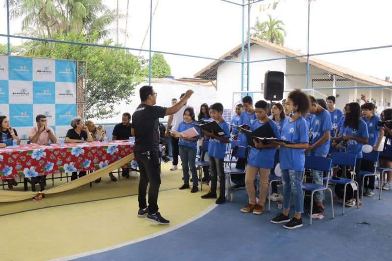 Entrega da EMEF PE. Gabriel Bulgarelli na av Cláudio Sanders bairro Centro