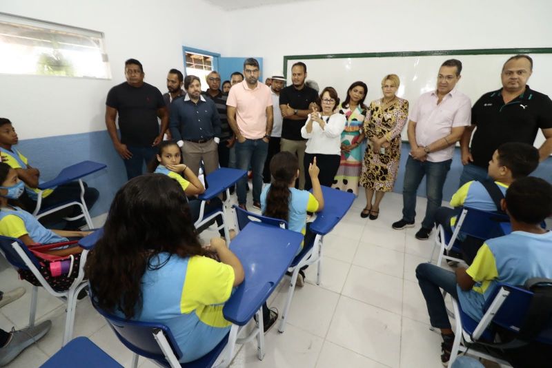 Entrega da EMEF PE. Gabriel Bulgarelli na av Cláudio Sanders bairro Centro