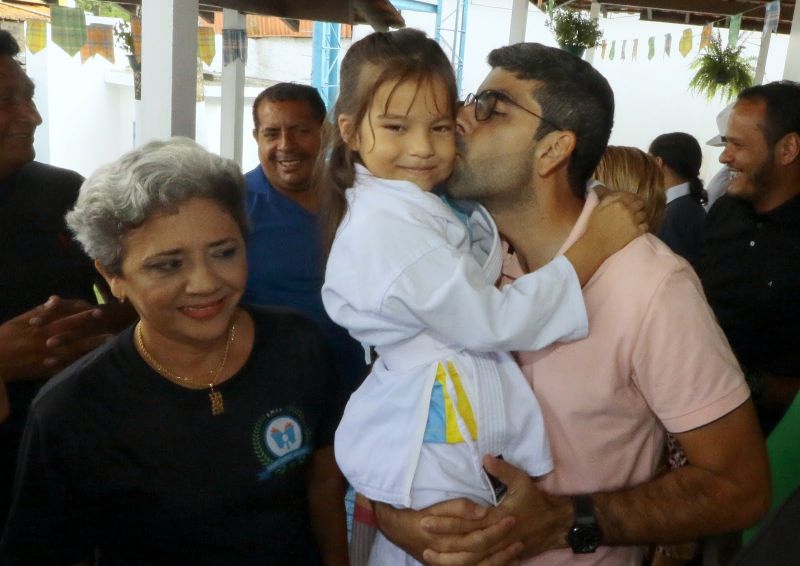 Entrega da EMEF PE. Gabriel Bulgarelli na av Cláudio Sanders bairro Centro