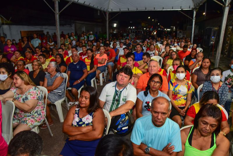 Entrega de 1.100 Termos de Regularização Fundiária do conj Geraldo Palmeiras