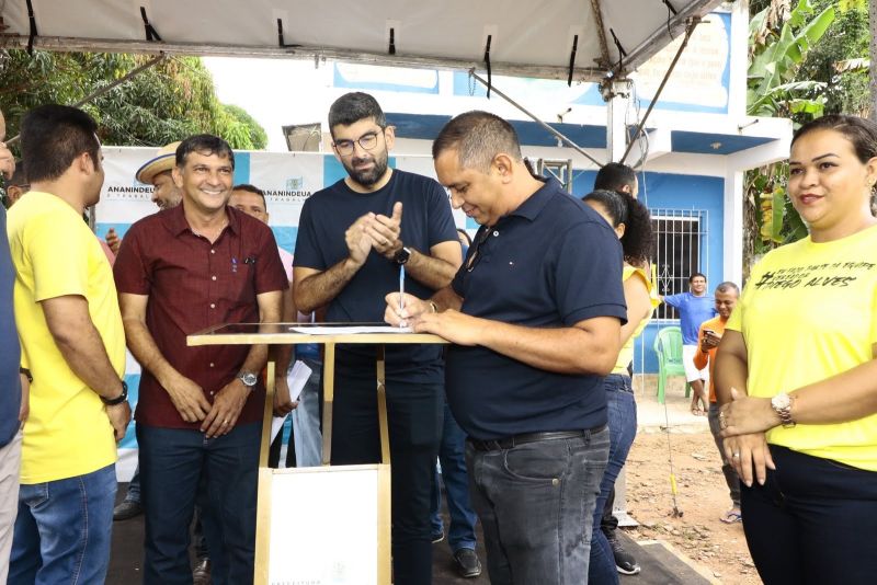 Assinatura de O.S para Pavimentação Asfáltica da Comunidade Padre Cicero Area Tio Patinhas Águas Lindas