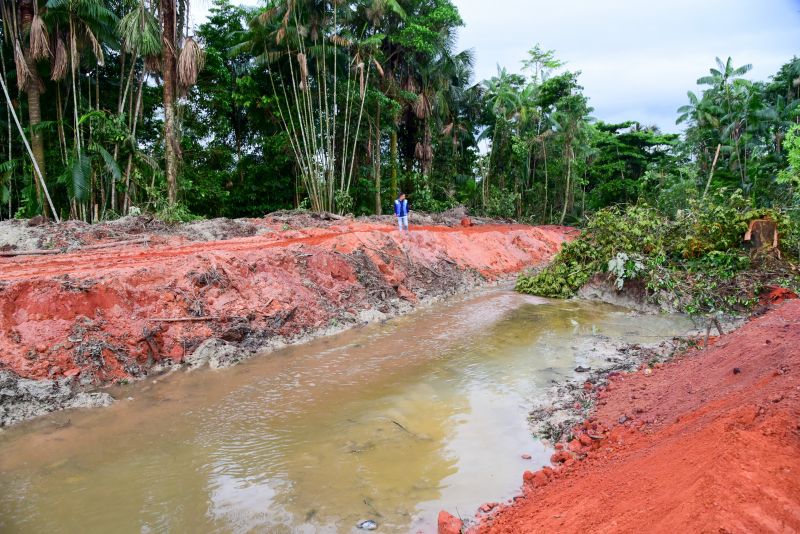 Assinatura de O.S de Macrodenagem e Infraestrutura Viária do Igarapé dos Macacos na Águas Brancas