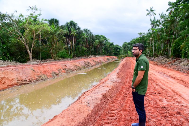 Assinatura de O.S de Macrodenagem e Infraestrutura Viária do Igarapé dos Macacos na Águas Brancas