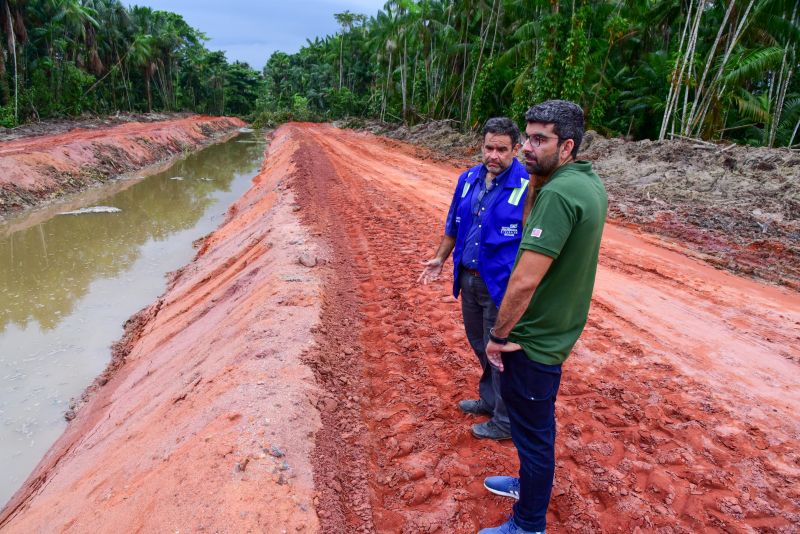 Assinatura de O.S de Macrodenagem e Infraestrutura Viária do Igarapé dos Macacos na Águas Brancas