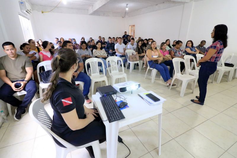 Curso para Servidores sobre a Lei Maria da Penha, na Igreja Santa Rita local Cidade Nova V