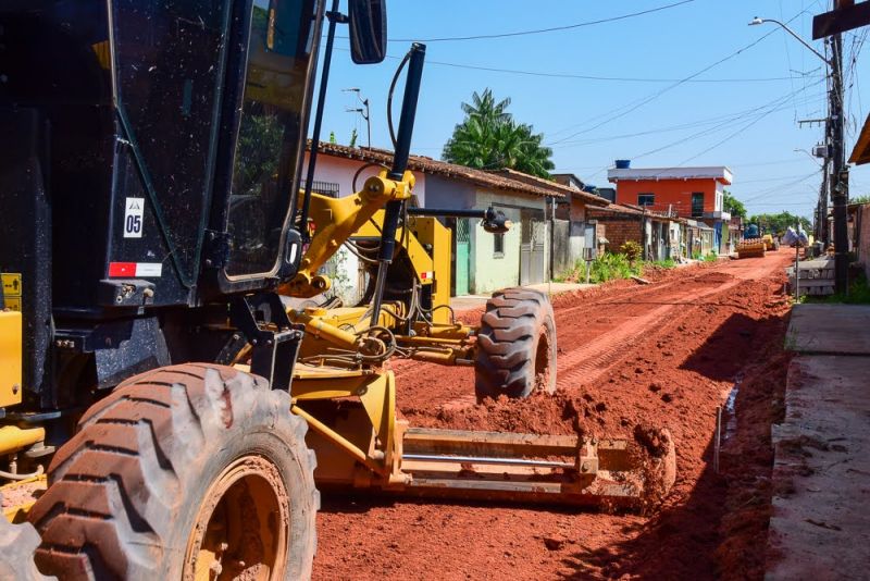 Obras na rua Margarida no conjunto Girassol no bairro Águas Brancas