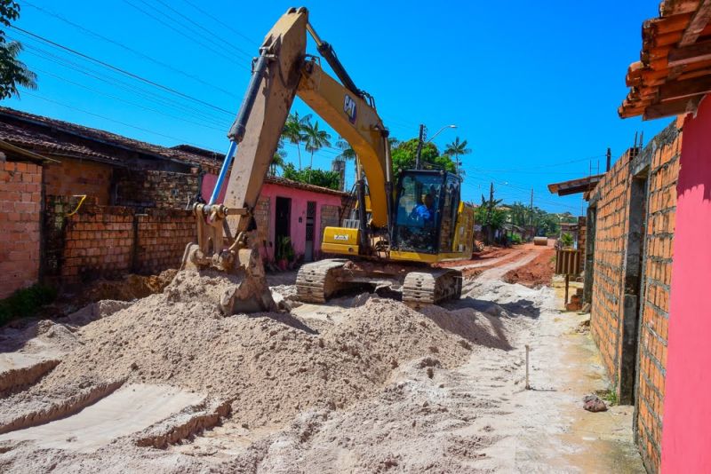 Obras na rua Margarida no conjunto Girassol no bairro Águas Brancas