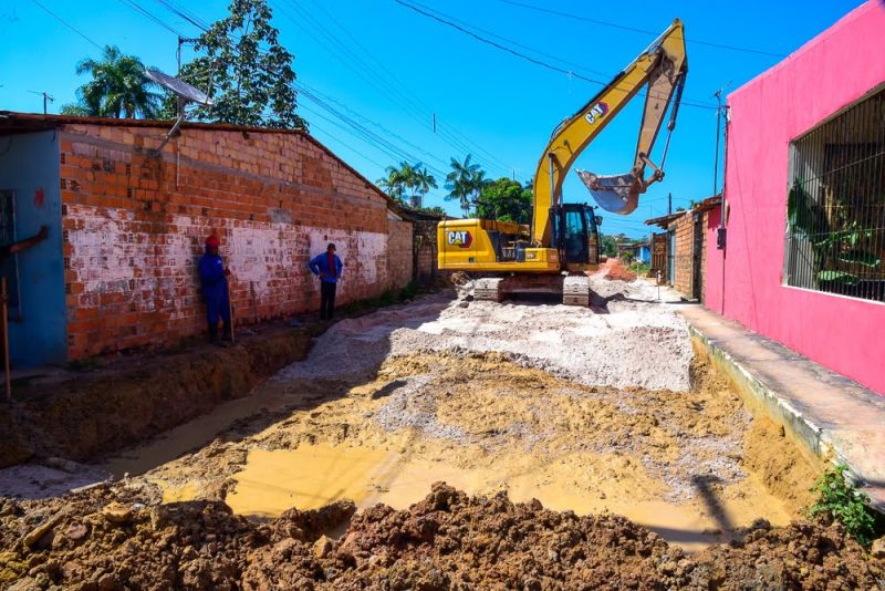 Obras na rua Margarida no conjunto Girassol no bairro Águas Brancas