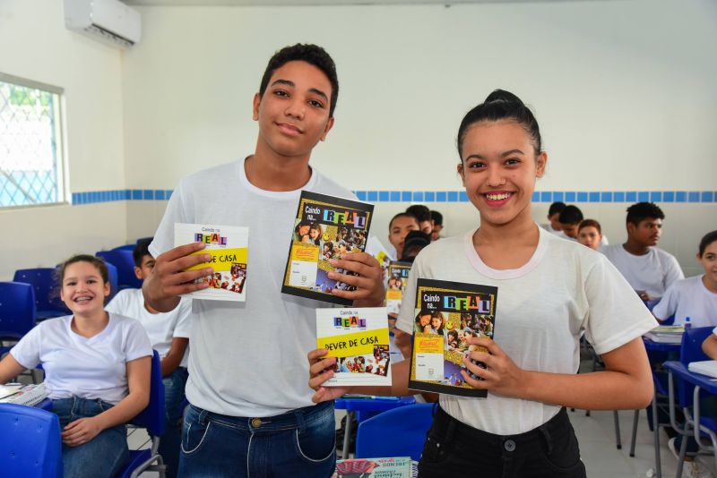 Entrega aos alunos do 6º ao 9º ano de material didático do Proerd, EMEF Pe Pietro Gerosa no Aurá