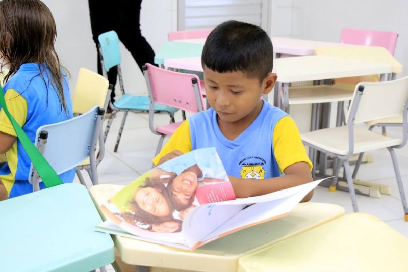 Entrega da Escola Manoel Lobato no Levilândia