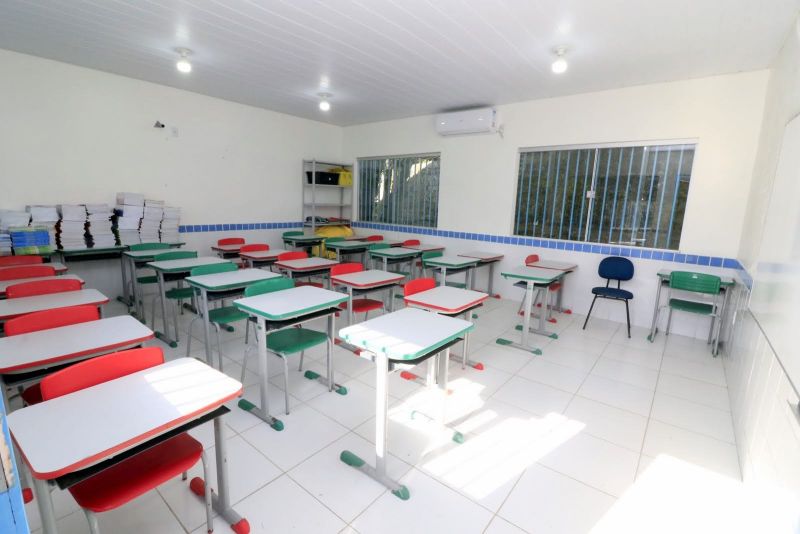 Entrega da Escola Manoel Lobato no Levilândia