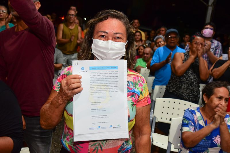 Entrega de 405 Termo de regularização fundiária no conjunto Antônio Queiroz, bairro 40 horas