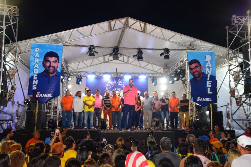 Inauguração de ruas pavimentadas no conjunto Girassol, bairro de Águas Brancas