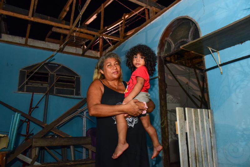 Auxílio Extraordinário às família em situação de emergência no conjunto Jardim América no bairro do Coqueiro