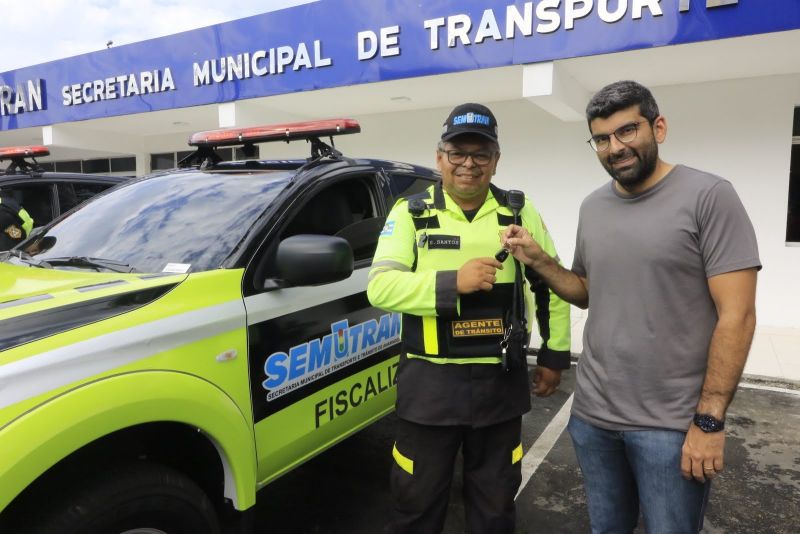 Entrega de novas viaturas para a SEMUTRAN