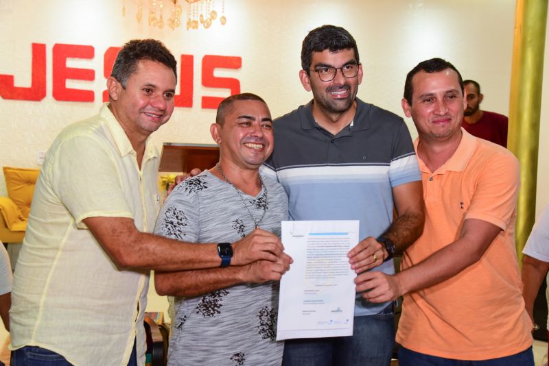 Entrega de Títulos de Propriedade da comunidade Jardim Vitória, no Canal do Maguariaçu